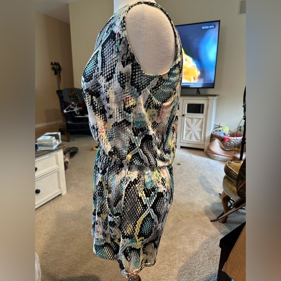 NWT Ariella snake print romper - Picture 4 of 5